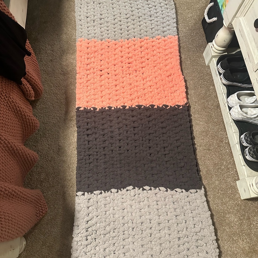 Chunky Knit Blanket in gray orange